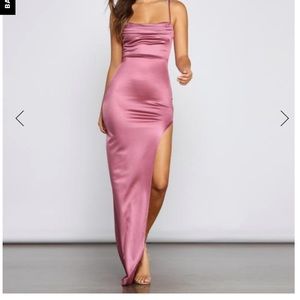 Dress for sale Size XL, never worn was never able to fit when I became pregnant